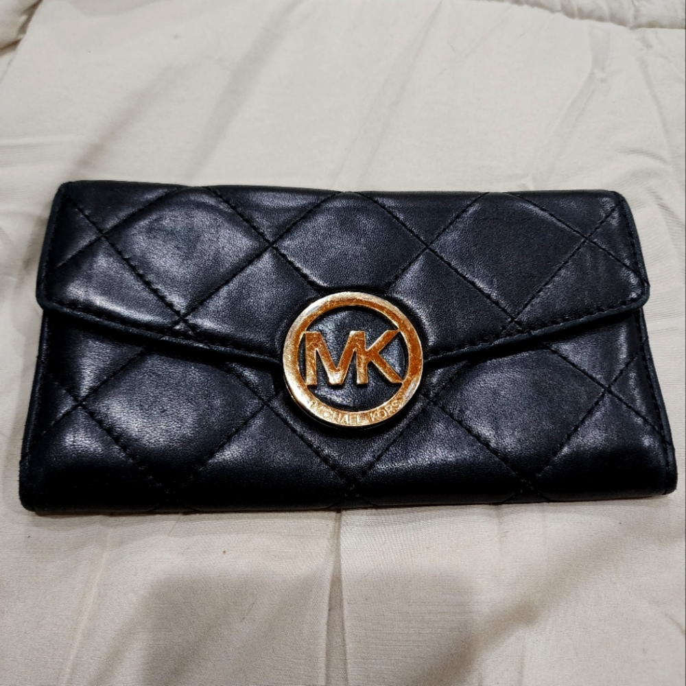 EUC Micheal Kors Wallet